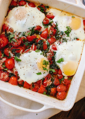 baked-eggs-on-roasted-cherry-tomatoes